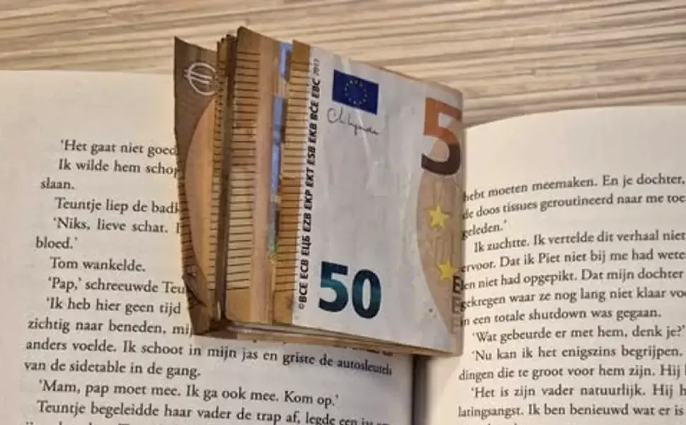 Hollanda’da kütüphaneye iade edilen kitabın içinden 300 euro çıktı