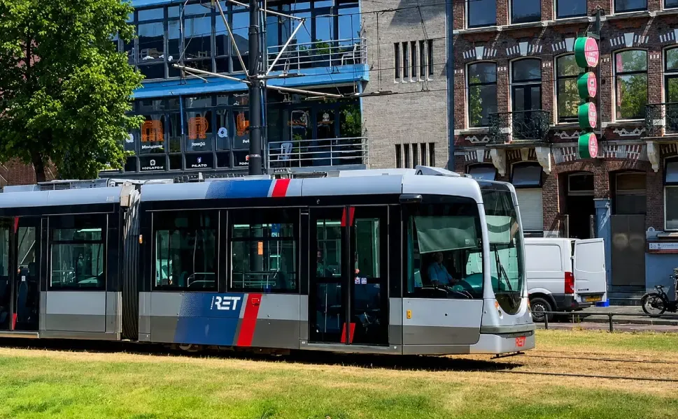 DENK Rotterdam'dan yaşlılara ücretsiz toplu taşımayı kaldırma planına sert tepki