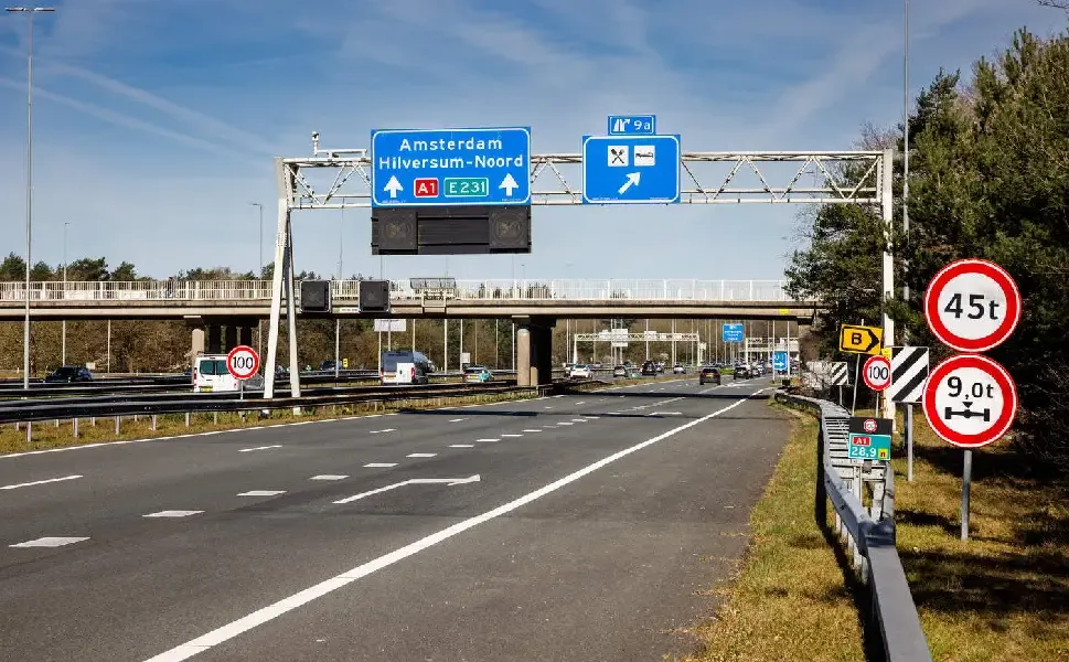Hollanda'da A1 otoyolunun Amsterdam yönü 6 hafta trafiğe kapatılıyor