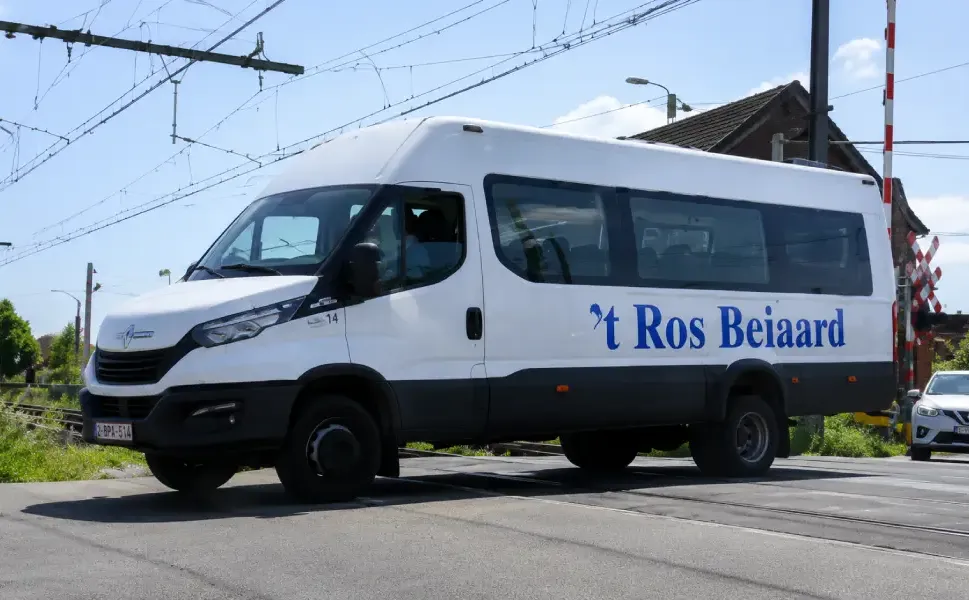 Belçika'da okul servisinde unutulan 12 yaşındaki çocuk 5 saat mahsur kaldı