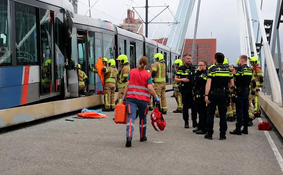 Rotterdam'da iki tramvay çarpıştı: : Çok sayıda yaralı var