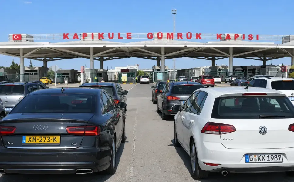 Gurbetçilere uyarı: Türkiye’de yabancı plakalı aracı sadece bu kişiler kullanabilir
