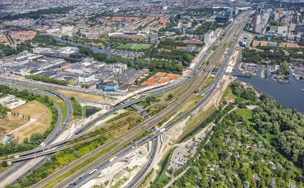 Amsterdam'da A10 otoyolunun bir bölümü hafta sonu trafiğe kapanacak