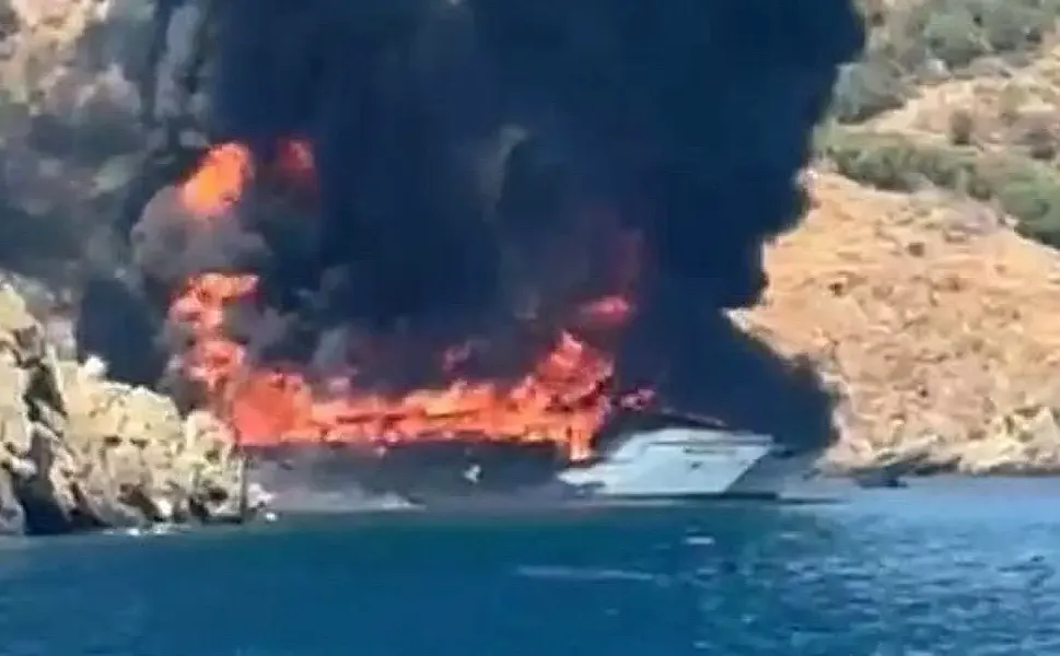 Fethiye’de 115 kişinin bulunduğu gezi teknesinde yangın çıktı