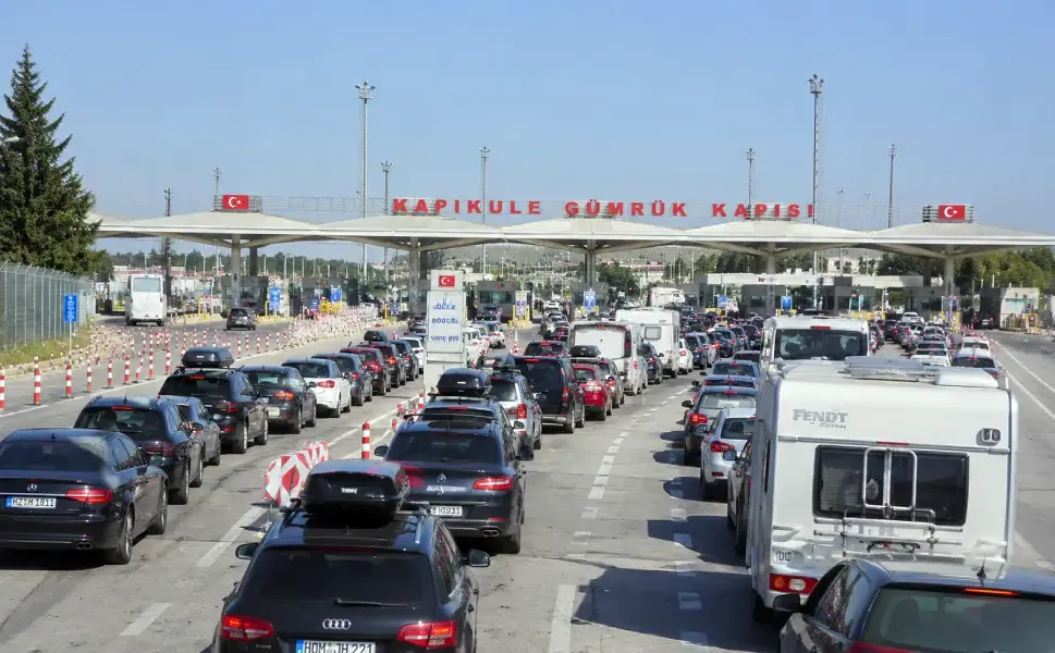 Gurbetçilere gümrük uyarısı: İzin dönüşü altın, para, eşya ve gıda kurallarına dikkat