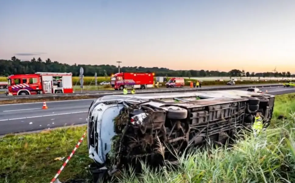 Hollanda'da Alman öğrencileri taşıyan otobüs kaza yaptı: 8 yaralı