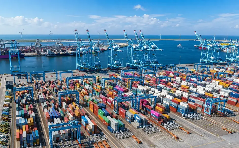 Hollanda'da limanlar ve toplu taşımada peş peşe grevler