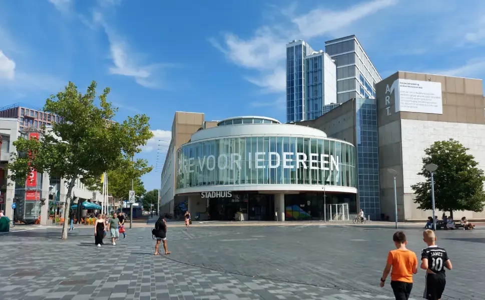 Hollanda'da yeni bir vergi daha: Evini boş tutan yılda 2 bin euro vergi ödeyecek