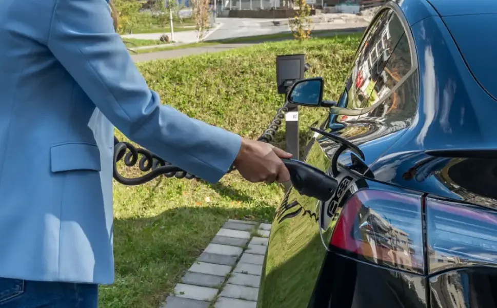 Sessiz çalışan elektrikli otomobiller yayalar için büyük tehlike