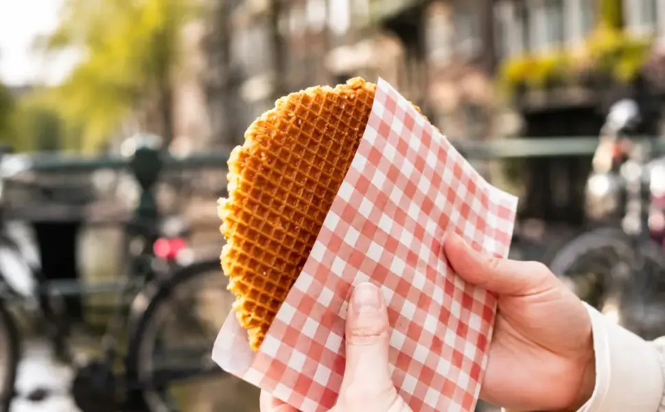 Amsterdam’da 15 euroluk stroopwafel tartışma yarattı