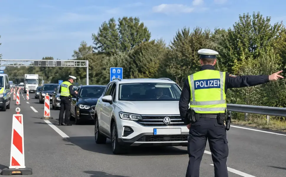 Almanya, trafik sorunları nedeniyle Hollanda sınırındaki kontrolleri değiştiriyor