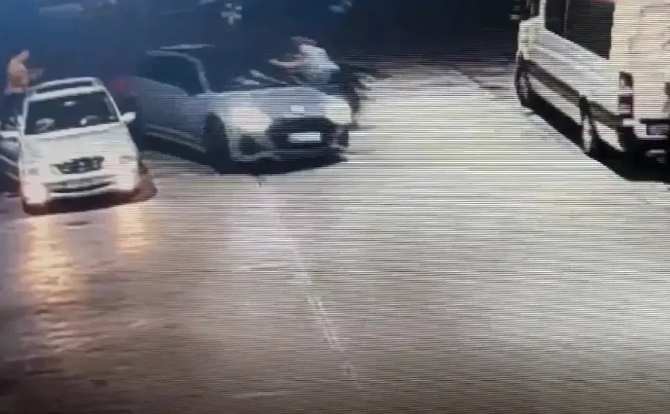 Edirne’de tartıştığı kişilere otomobiliyle çarpan Hollandalı kaçarken yakalandı