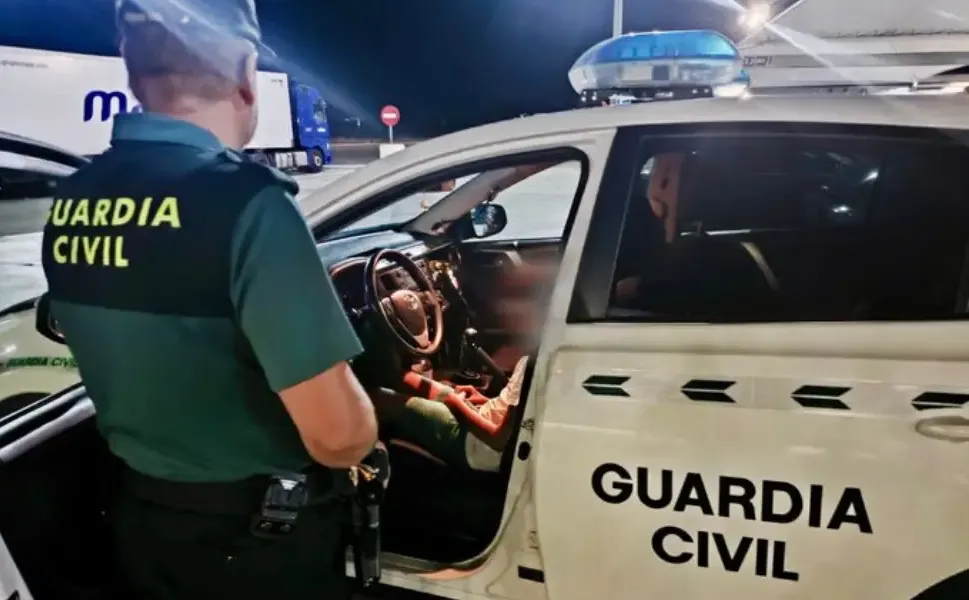 Polis oğlunu otoyolda unutan babayı anca 140 km sonra durdurabildi