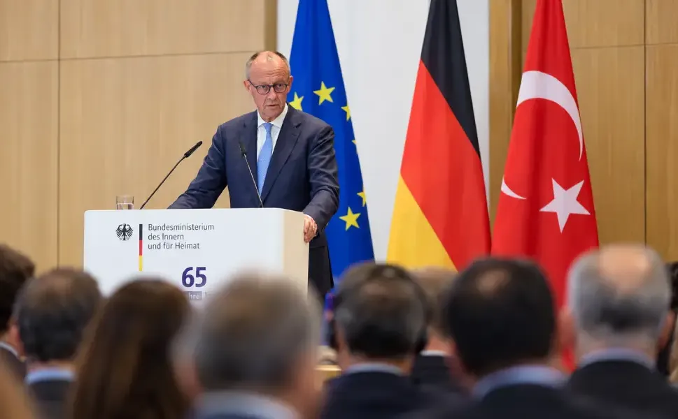 Almanya Başbakanı Merz'den Türk göçmenlere övgü