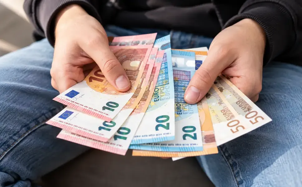 Amsterdam'da sağlık sorunu yaşayan öğrencilere aylık 506,95 euroya kadar destek