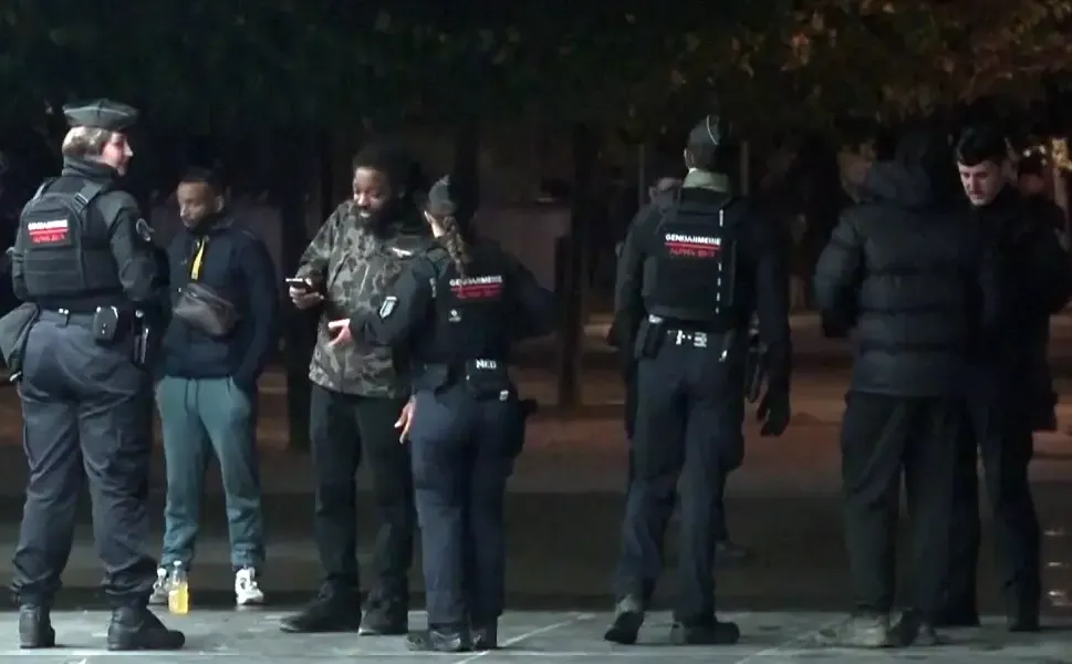 Fransa'da sokağa çıkma yasakları uzatılıyor, yasağa uymayana 750 euroya kadar ceza