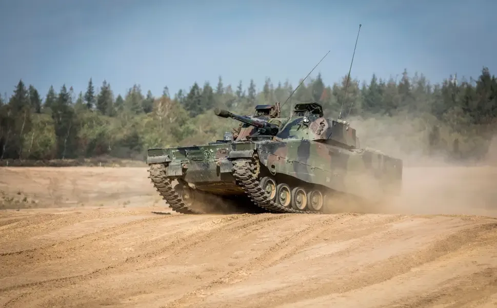 Hollanda olası büyük savaşa karşı zırhlı araçlarını artırıyor