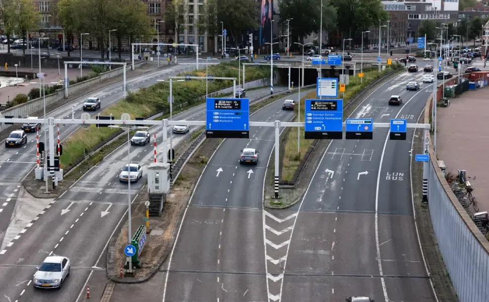 Hollanda'da 2027'de motorlu taşıtlar vergisine zam yapılacak