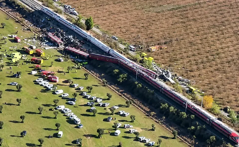 İspanya'da iki hızlı tren çarpıştı: En az 64 kişi hayatını kaybetti