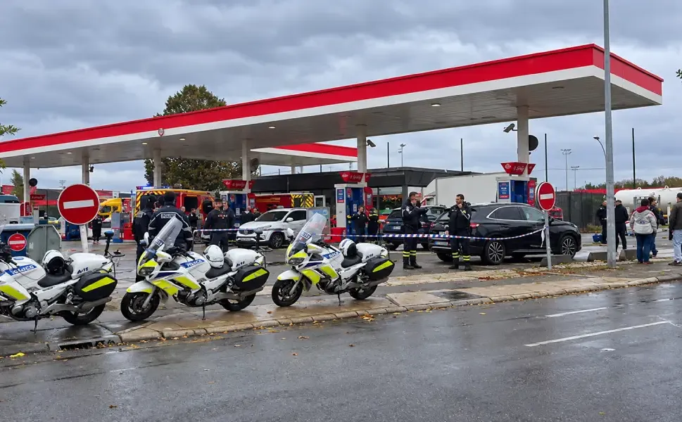 Paris yakınlarında silahlı saldırı: 1 ölü, 4 yaralı