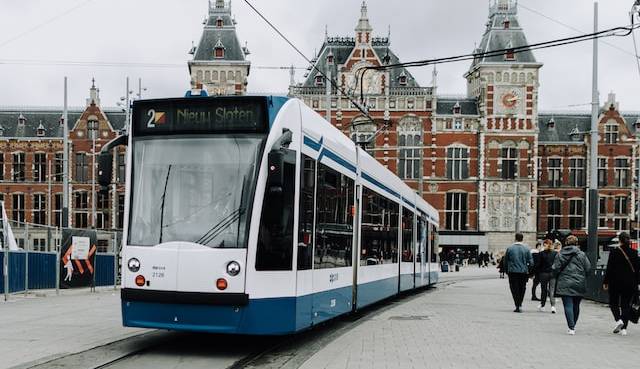 Hollanda’da toplu taşıma ücretlerine yüzde 7 zam yapılacak