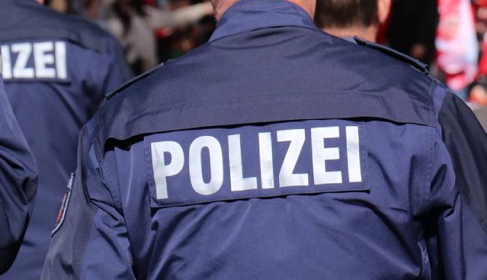 Almanya'da Müslüman aileye sokak ortasında ırkçı saldırı!