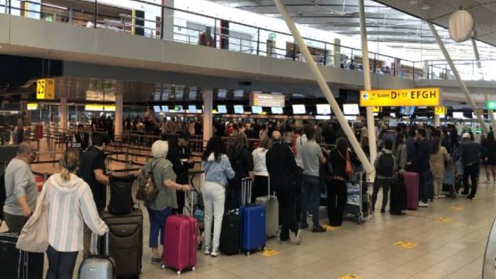 Amsterdam Schiphol havalimanı mayıs tatilinde yolcu sayısına kota uygulayacak