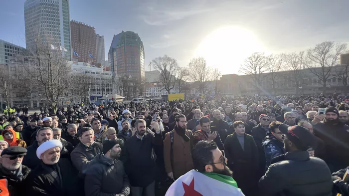 Hollanda'da Müslümanlar Kur'an-ı Kerim'e yönelik saldırıları protesto ettiq