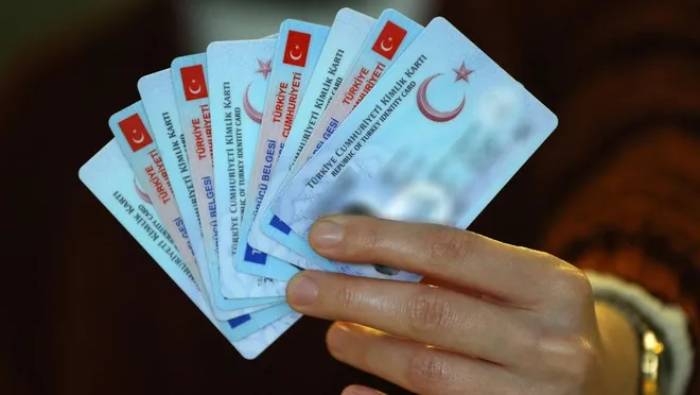 Yeni T.C. kimlik kartını almayan gurbetçiler dikkat! Eski kimlikler ne zamana kadar geçerli?