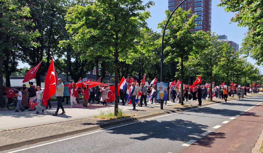 Enschede’de Türkler Süryani soykırımı anıtına karşı yürüyüş düzenlendi