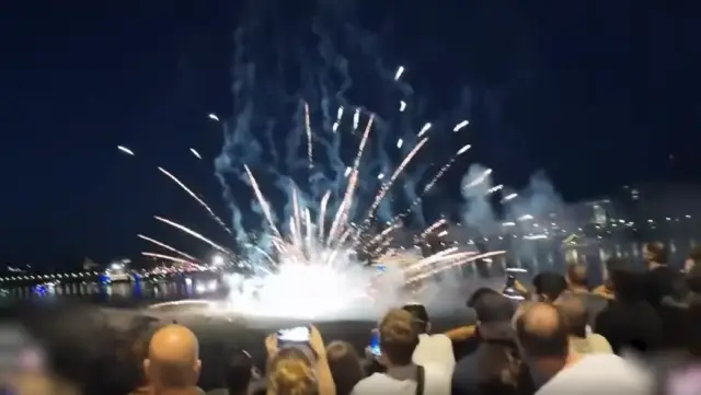 Düsseldorf Havai Fişek Patlaması 19 Yaralı