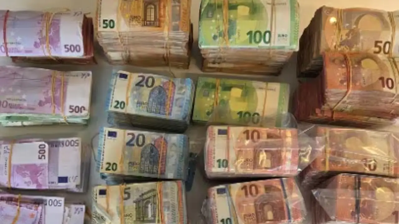 Hollanda’da bir eve yapılan baskında 700 bin euro nakit para ele geçirildi