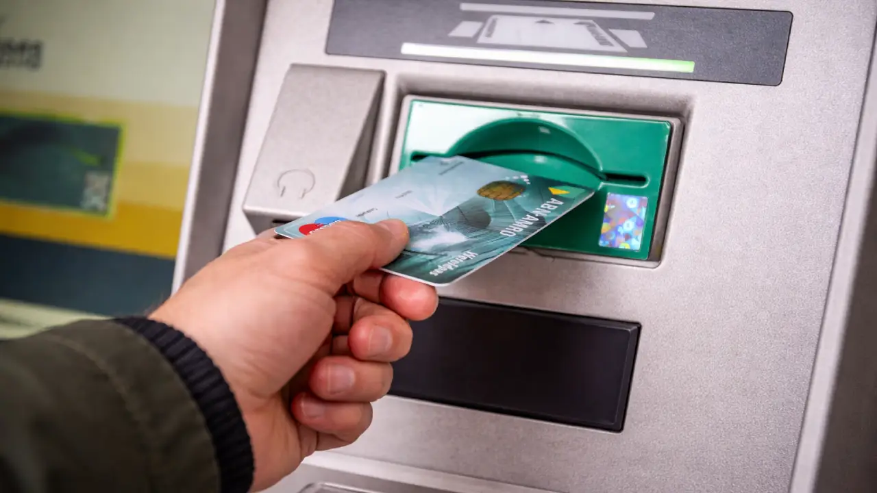 Hollanda’da bir kişi yapay zeka kullanarak 46 sahte banka hesabı açtı