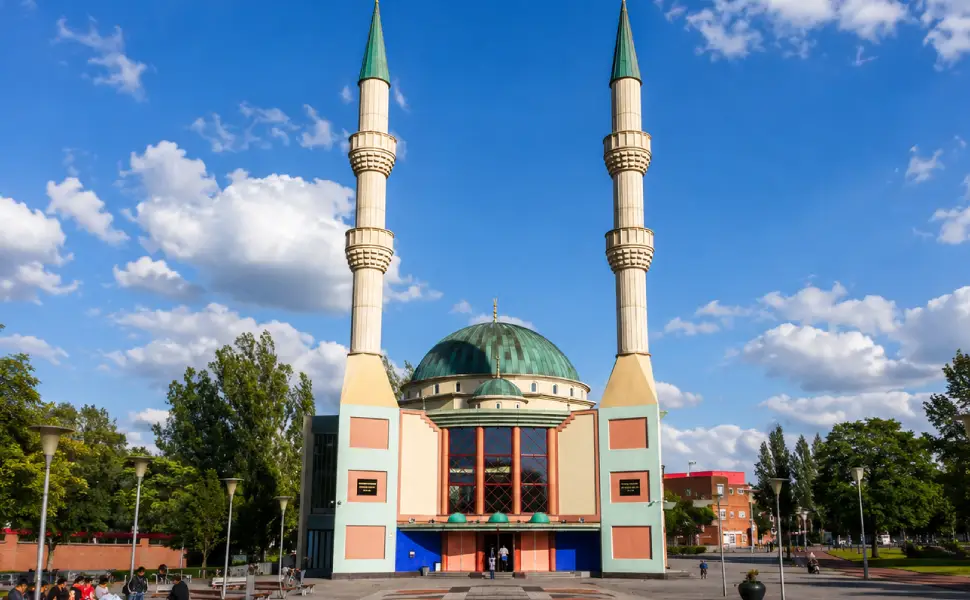Hollanda’da camilerde ezanın hoparlörle okunmasına yasak teklifi yeniden sunuldu