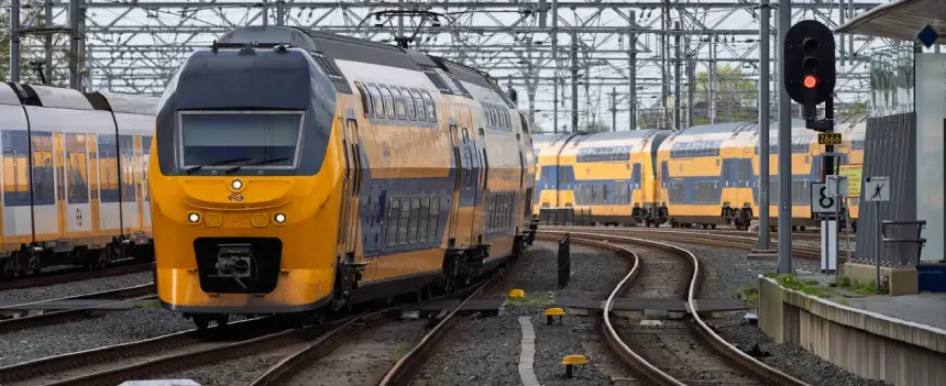 Tren Hollanda-1