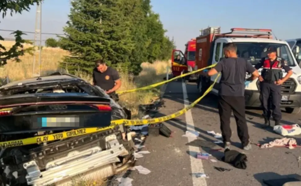 Almanya'dan Türkiye'ye giden gurbetçi aile kaza yaptı, 3 kişi yaşamını yitirdi