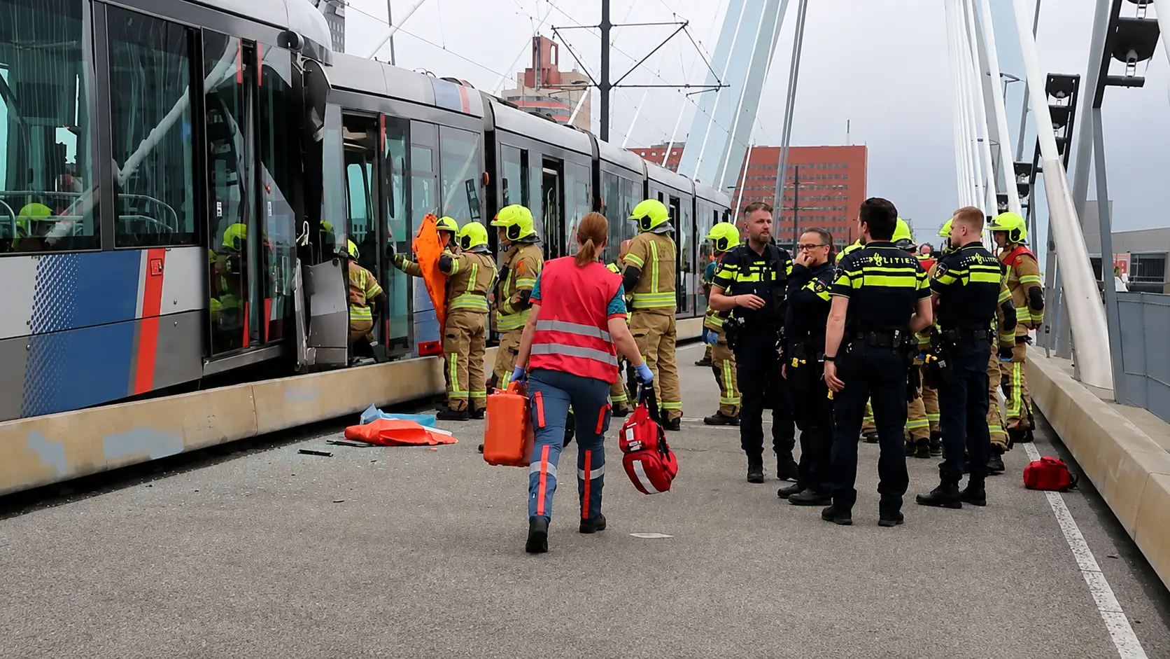 Rotterdam'da iki tramvay çarpıştı: : Çok sayıda yaralı var