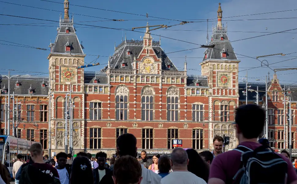 Amsterdam’da 3-5 Ekim’de tadilat nedeniyle tren seferlerinde aksamalar yaşanacak