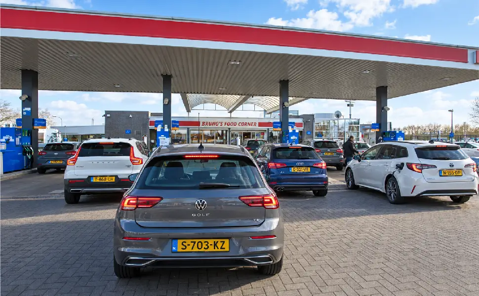 Hollandalıların komşu ülkelerde yaptığı akaryakıt harcaması 1,5 milyar euroyu geçti