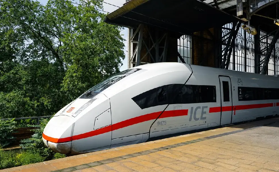 Almanya'da aylık şehirlerarası tren biletlerine indirim geliyor