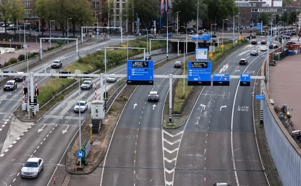 Hollanda'da 2027'de motorlu taşıtlar vergisine zam yapılacak